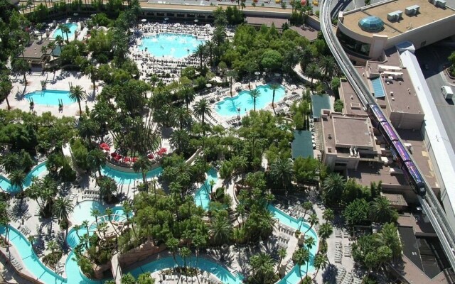 Jet Luxury Elite at The Signature