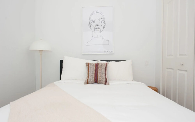 Vibrant Lincoln Park Suites by Sonder