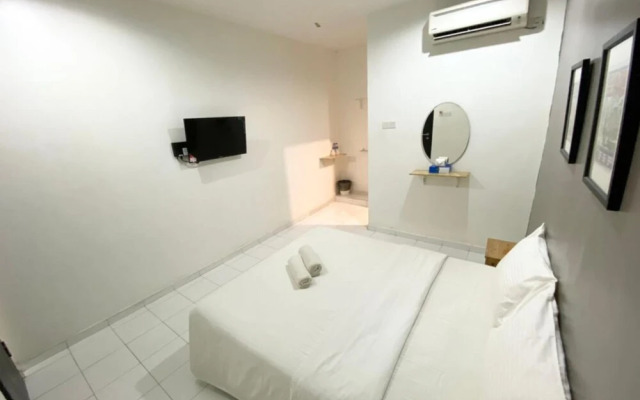 One One 08 Hotel Sungkai