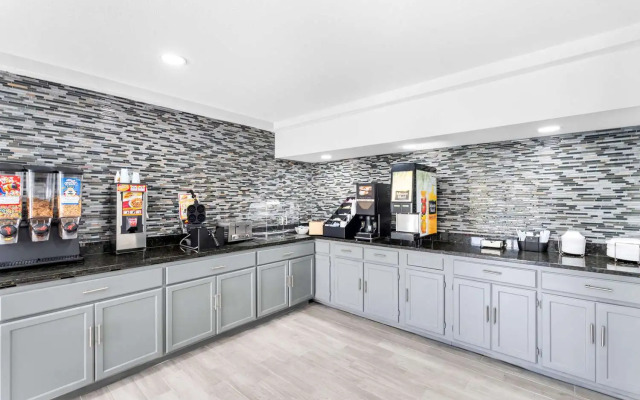 Econo Lodge Inn & Suites Ocean Springs - Biloxi