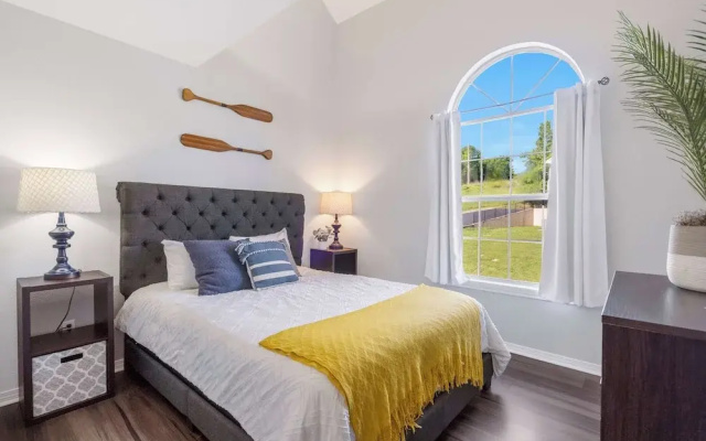 The Lazy Loft Stay for 4!