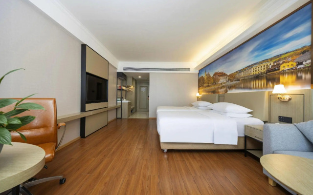 Vienna Hotel (Changsha Ningxiang West High-speed Railway Station Emerald Lake Store)