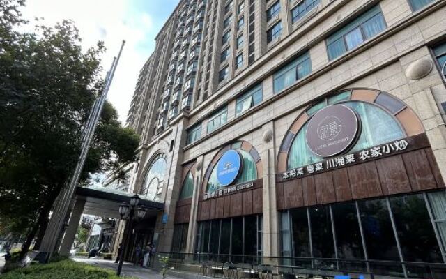 Wassim R Hotel