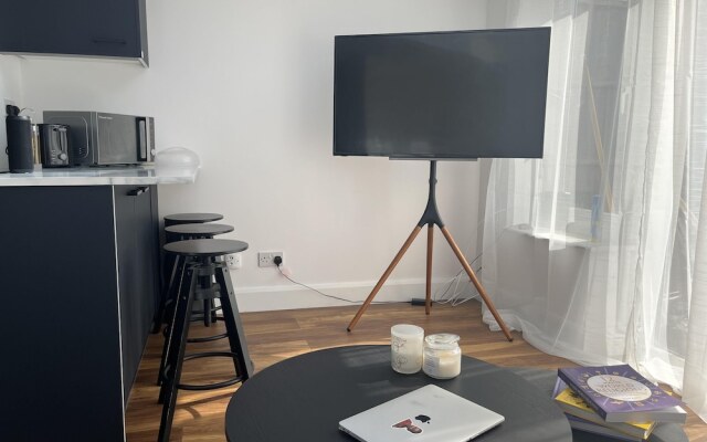 Newly Refurbished 1-bed Apartment in Croydon Se25