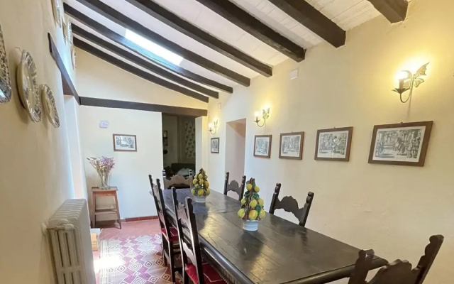 Detached Cottage With Swimming Pool
