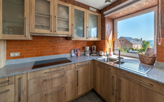 Spacious Getaway Near Spa F1