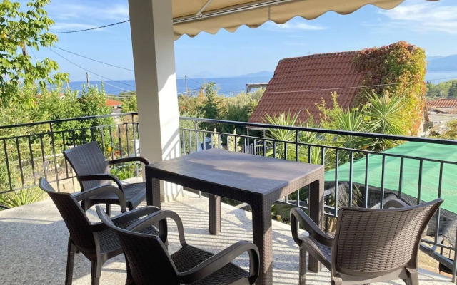 Seaside Holiday Home With Balcony