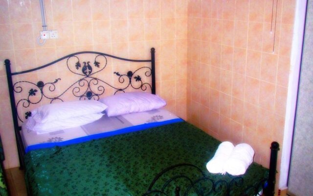 OYO 89419 Riverside Greenery Inn