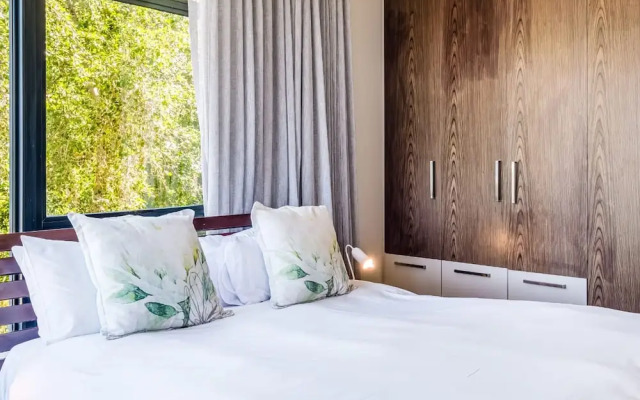 Delightful Rental w Sea Views Vadi Apartment