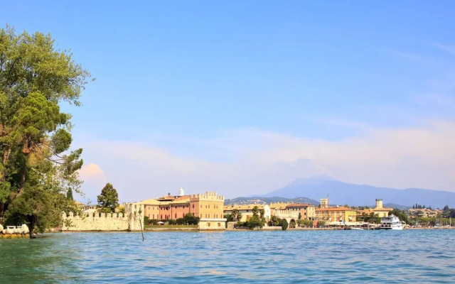 Vacation Home With Shared Pool in Lazise
