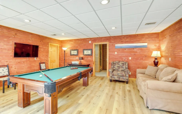 Hot Tub, Decks & Creek Access: Mccaysville Cabin!