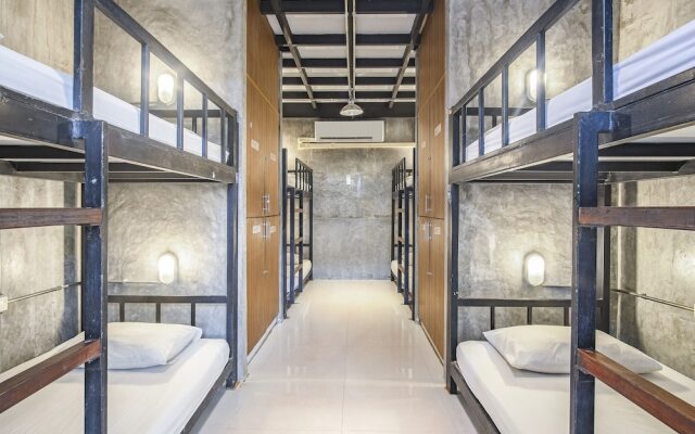 OYO 585 Freedom Hostel @ Phi Phi