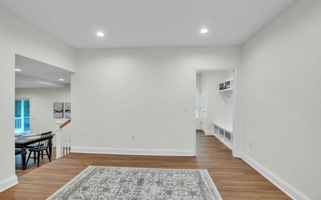 Woodhaven: Your Serene Countryside Escape 5 Bedroom Farmhouse by RedAwning