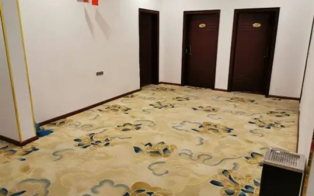 Luodian Chuncheng Hotel