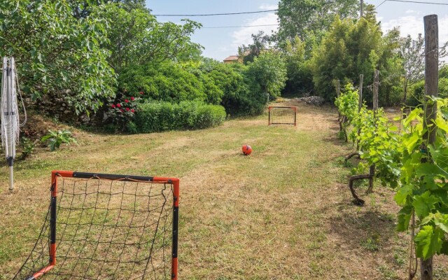 Awesome Home in Erzisce With Wifi and 2 Bedrooms