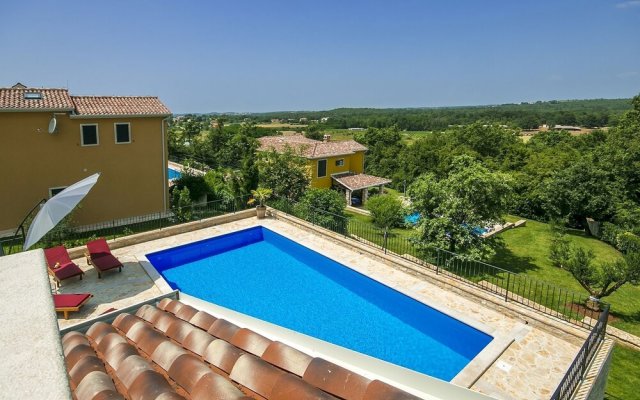 Beautiful Child-friendly Villa With Private Pool in Porec