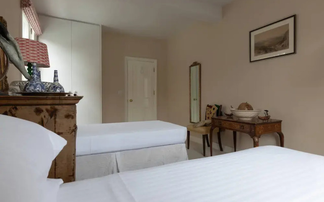 Radipole Road IV by Onefinestay
