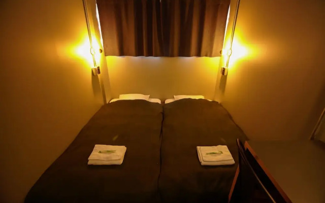RED SUBMARINE - Hostel
