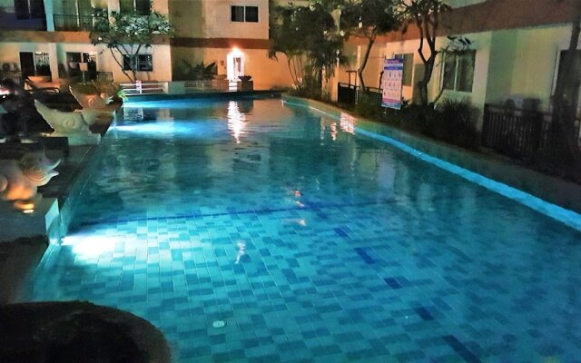 "park Lane Pattaya With Large Lagoon Swimming Pool"