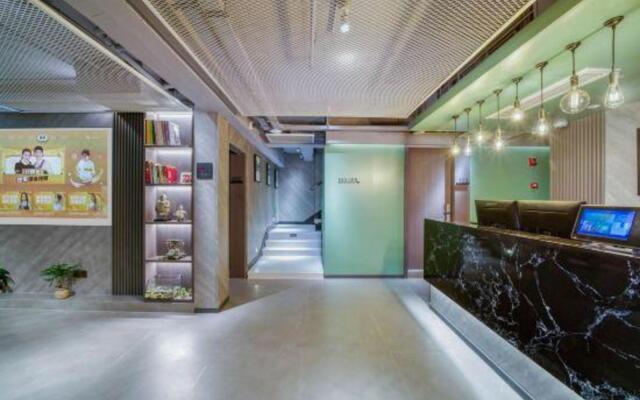 Jianwei Space Art Hotel (Shanghai Lujiabang Road Subway Station Branch)