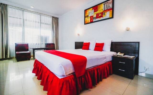 Reddoorz Plus near Mall Ratu Indah 2