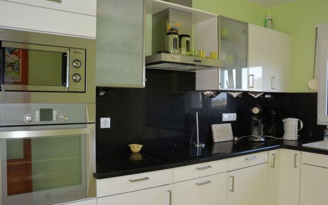 Spacious Villa With Private Swimming Pool in Ambolo