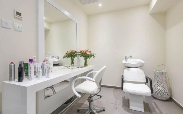Melpo Antia Hotel & Suites