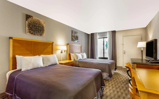 Howard Johnson by Wyndham Scottsdale Old Town