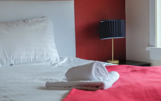 Register House - 4 bed 1 bath