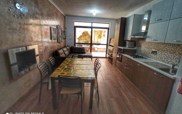 Town House with Private Pool in Village Centre