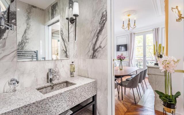 Luxury 2 Bedroom With Balcony - Louvre & Notre Dame