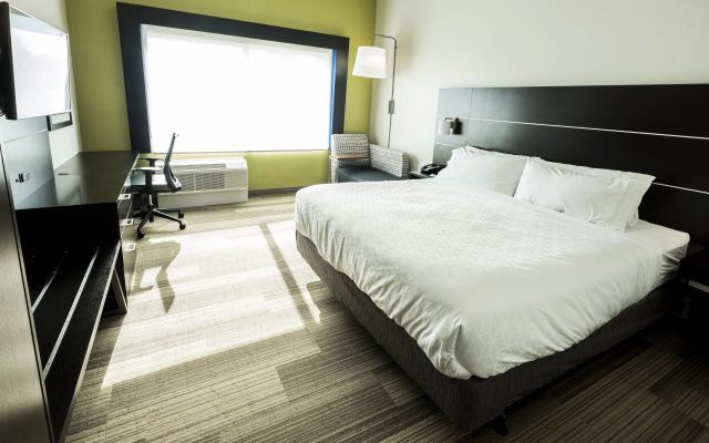 Holiday Inn Express & Suites Commerce by IHG