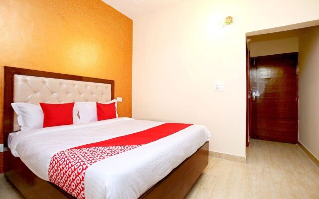 OYO 40307 Mohali Blue