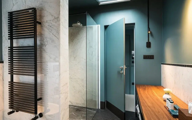 Byssus Suites