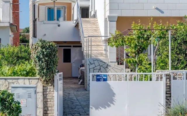 Seafront apt With Balcony, sea View and Mooring