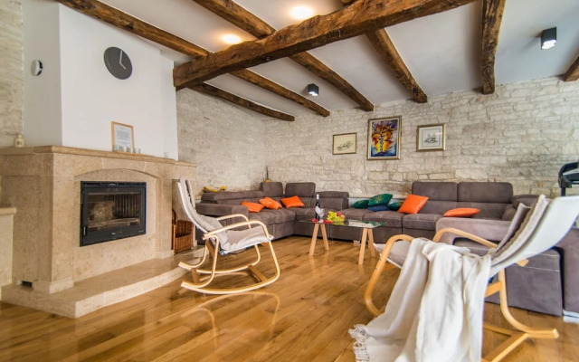 Stunning Villa in Kringa With Swimming Pool