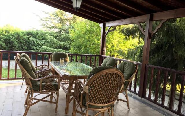 5 bedrooms private house with sauna and 500 m2 garden