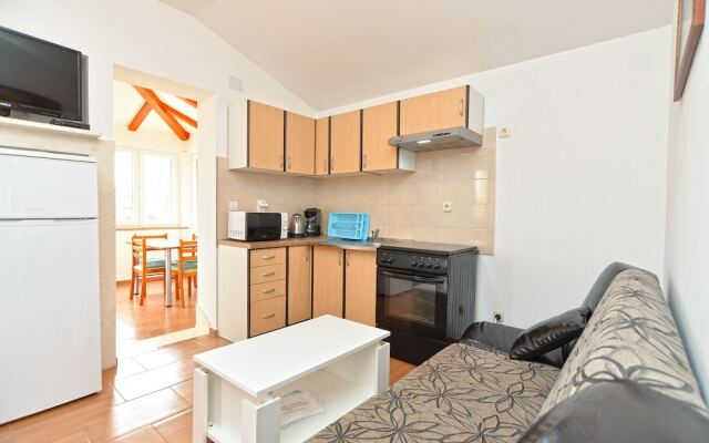 Apartment 1985
