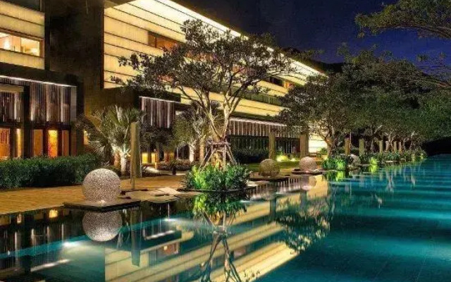 Jinnian Pool Holiday Villa
