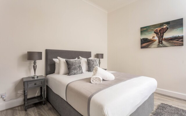 Cuthbert House - Donnini Apartments