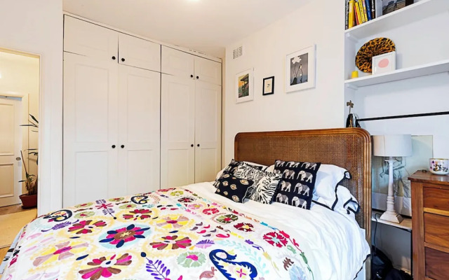 Colourful and Cosy Home in De Beauvoir Town