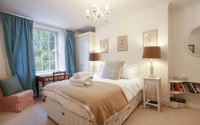 Charming & Spacious Garden Flat Close to the Clifton Triangle