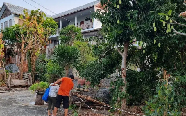 Sawasdee Sichang Resort