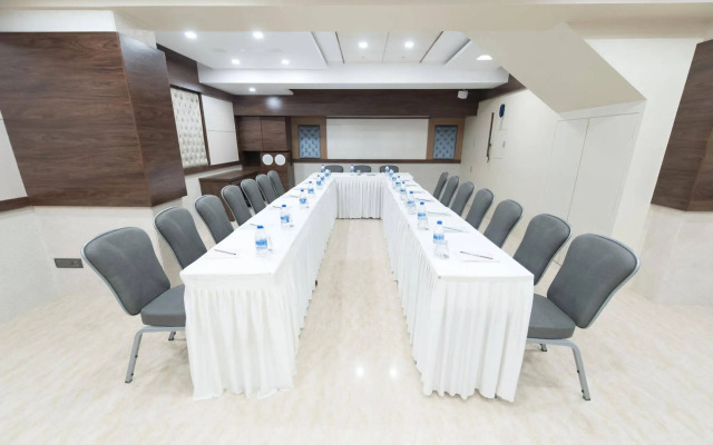 Hotel Le Grande - Mumbai International Airport