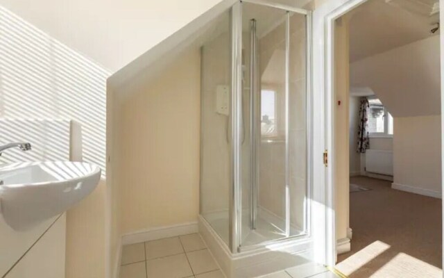 Abingdon House - 4 BR on the Marina