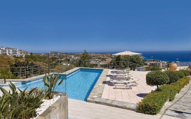 Bright Luxuriously Simple Apartment With Shared Pool