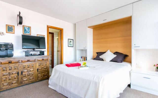 Roses Holiday Center 9823