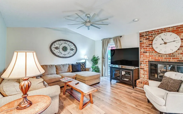 Charming Pinehurst Getaway w/ Golf Course View!