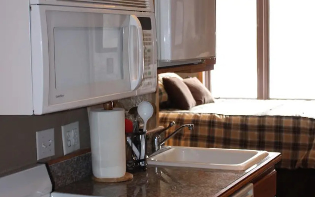 Four O'clock Lodge B05