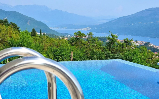 Pool Villa Luxoria Trebesin